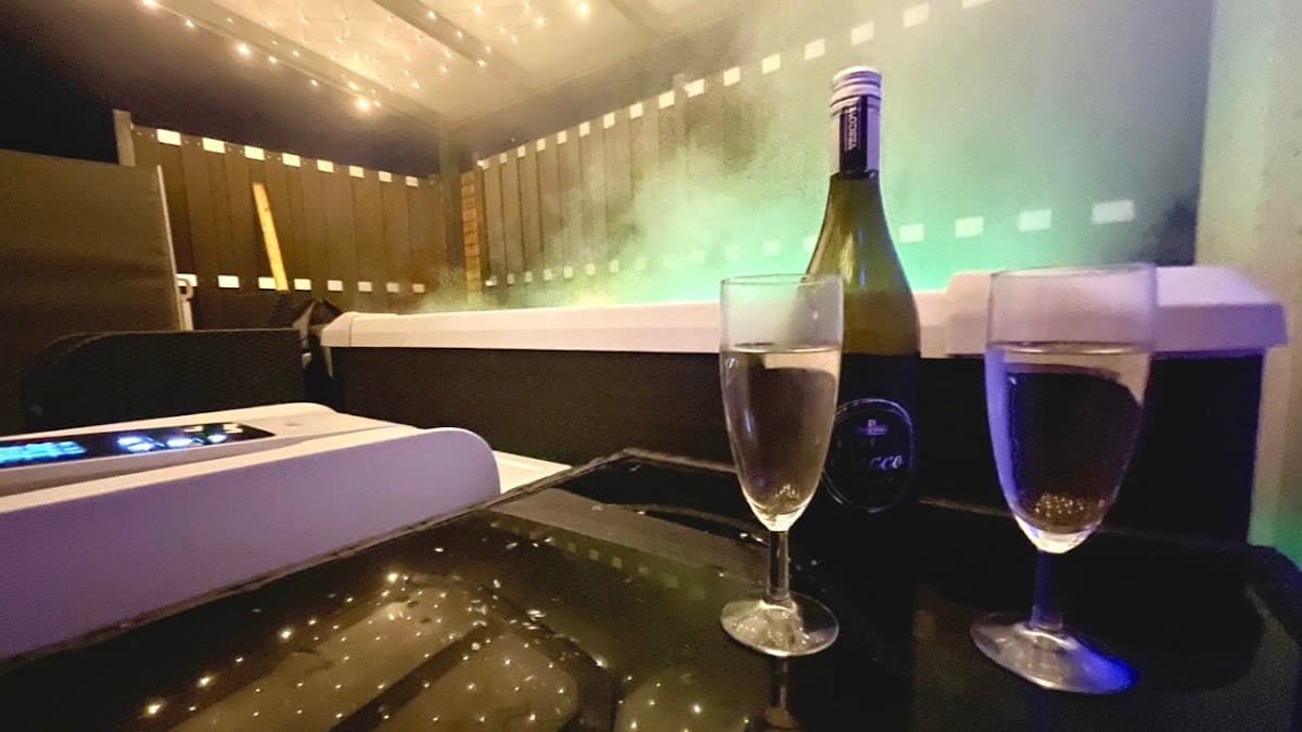 Secret Rooms: Private Wellness-Auszeit mit Sauna & Whirlpool – Romantik und Entspannung nur für euch. - Hauptbild