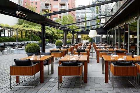 Roomers Frankfurt Central, Autograph Collection