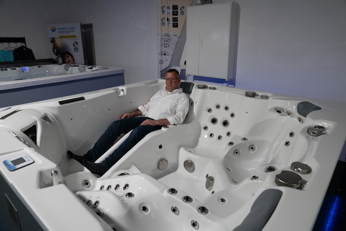 SPA LOOKS WELLNESS ZUHAUSE Saunabau, Infrarotkabinen, Whirlpools & SwimSpas. - Bild 2