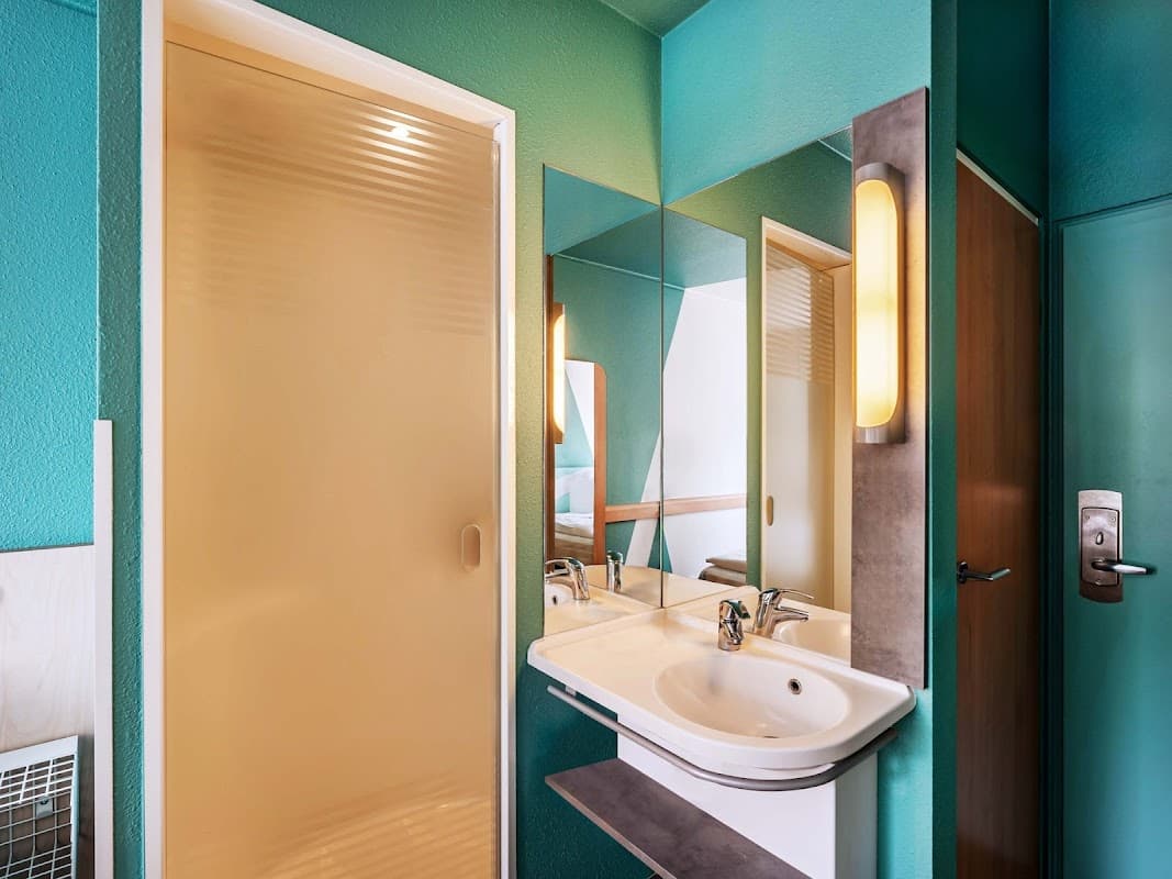 B&B HOTEL Freiburg-West - Bild 3