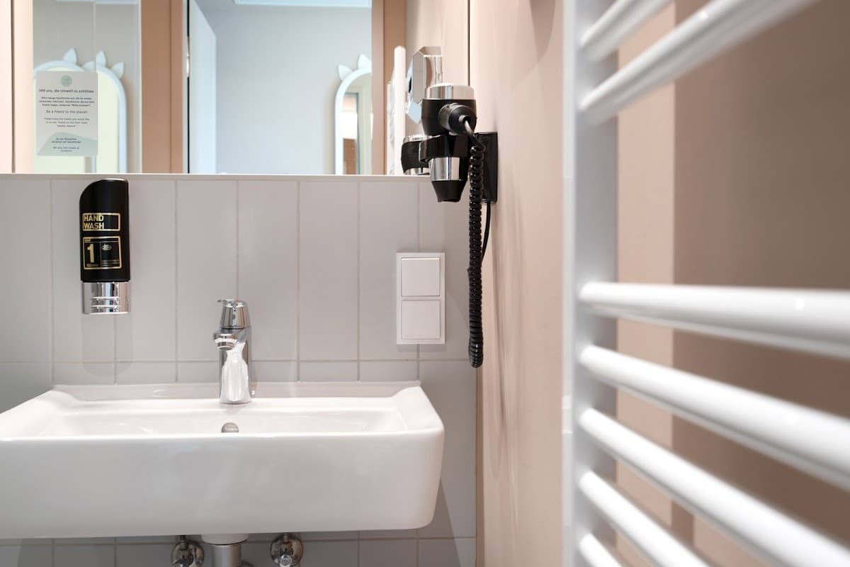 MEININGER Hotel Bremen Hauptbahnhof - Bild 3