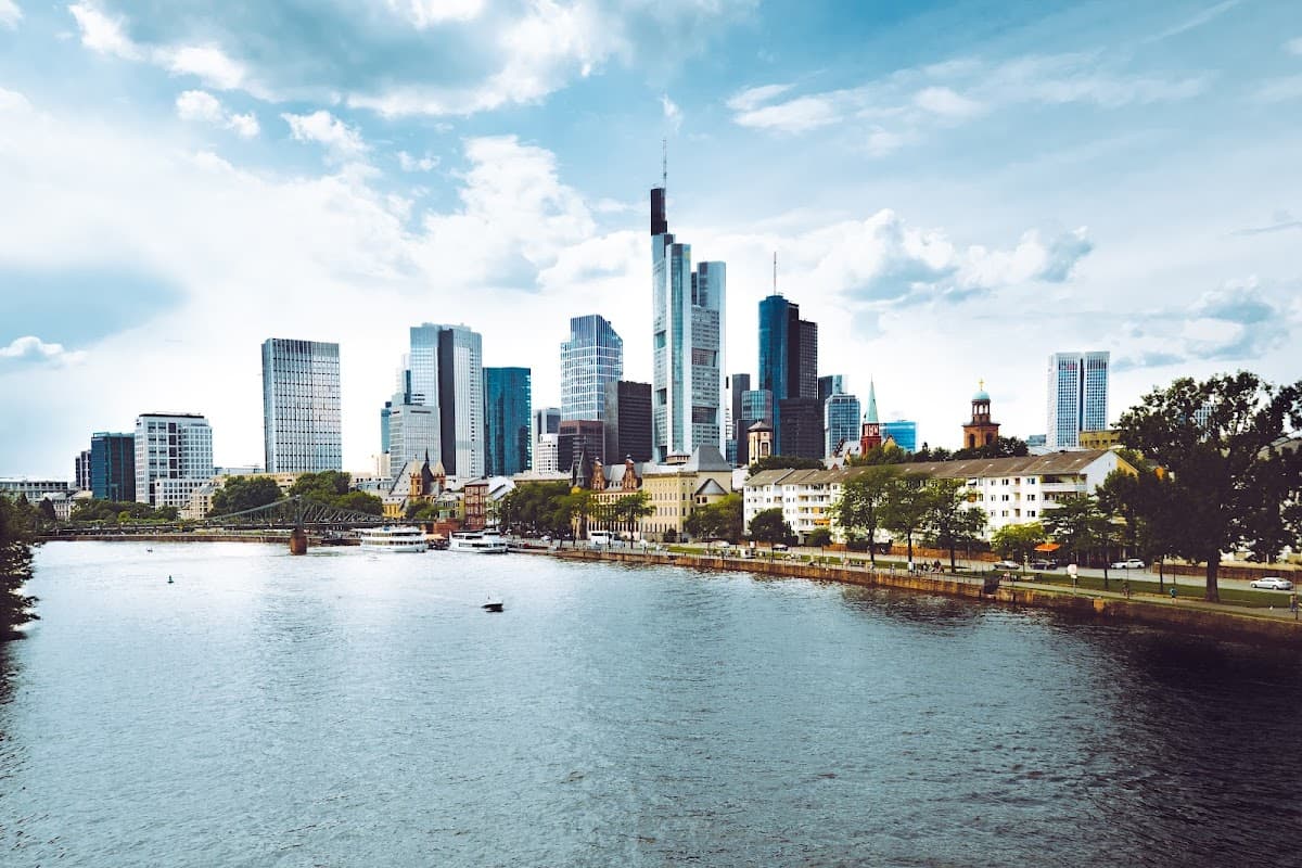 Büroadresse : Deine Traumnacht Frankfurt